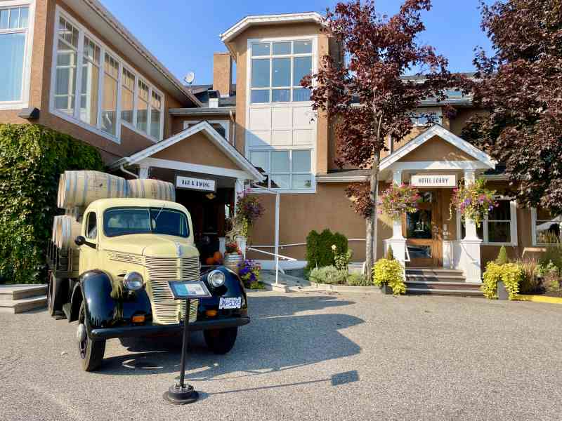 Lakeside Dining Room